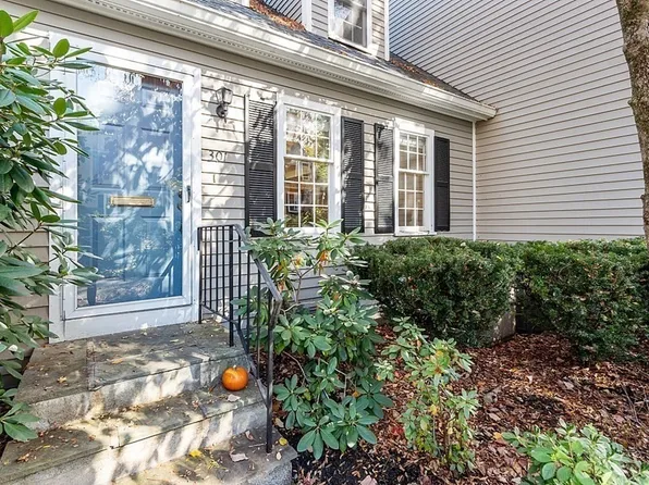 609 Washington St APT 301, Wellesley, MA 02482