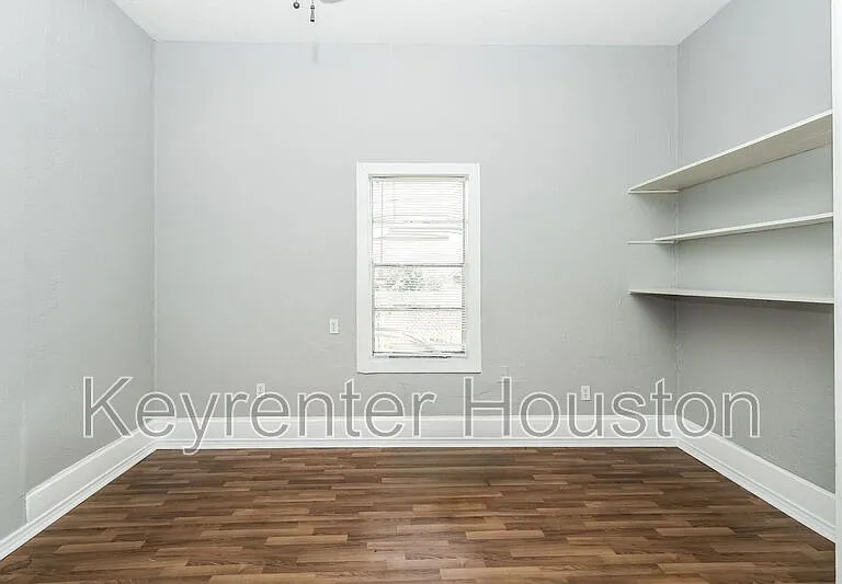 4610 Schroeder St #1 — Photo 8