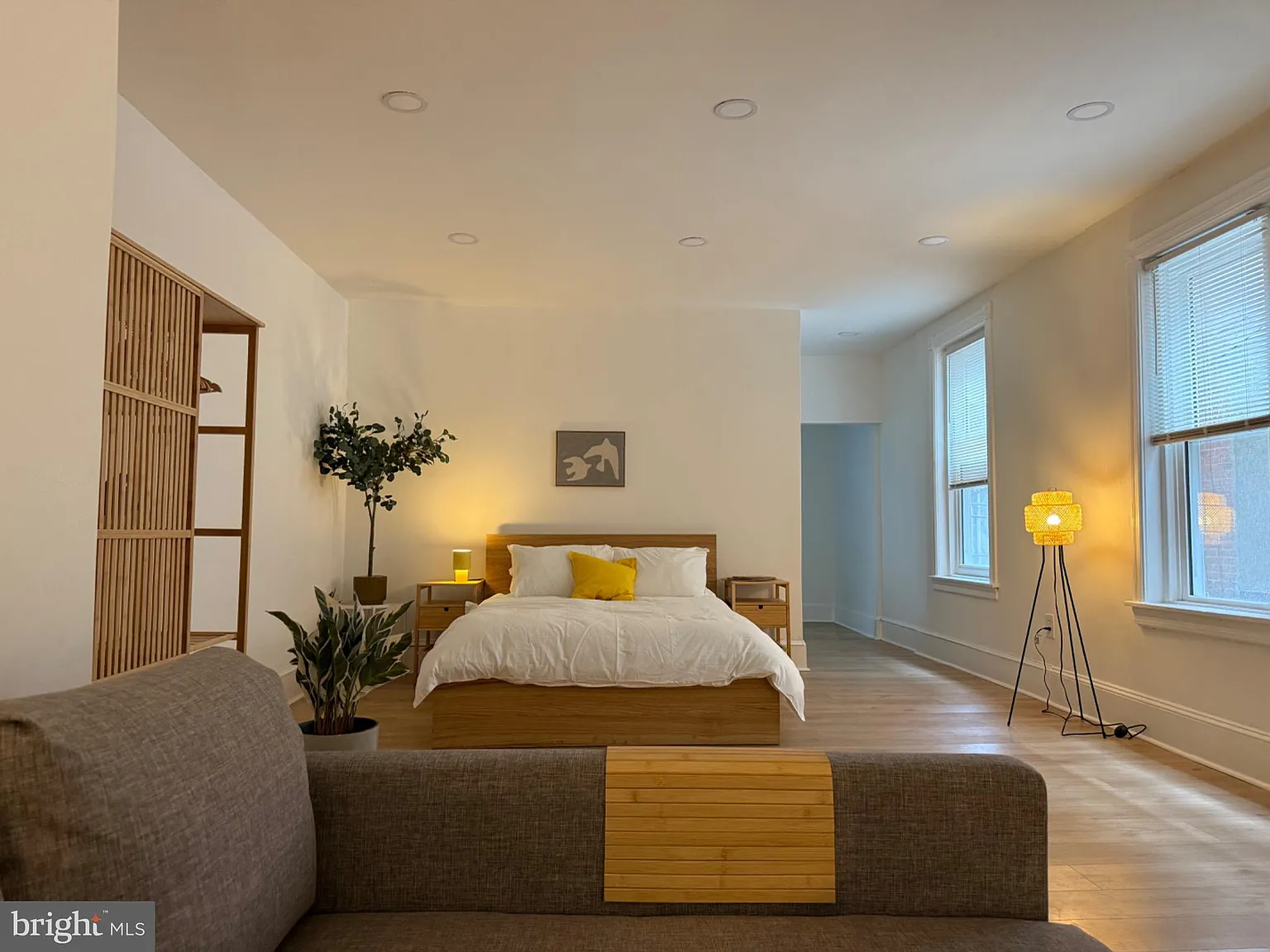 1 bed, 1.0 bath, 1200 sqft, $1,300 — Photo 2