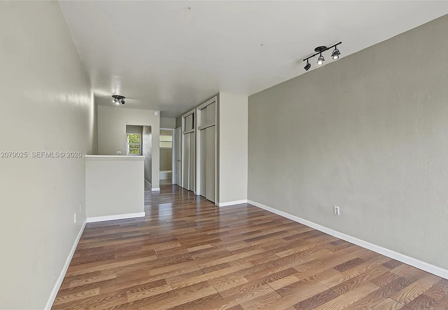 1685 Jefferson Ave — Photo 3