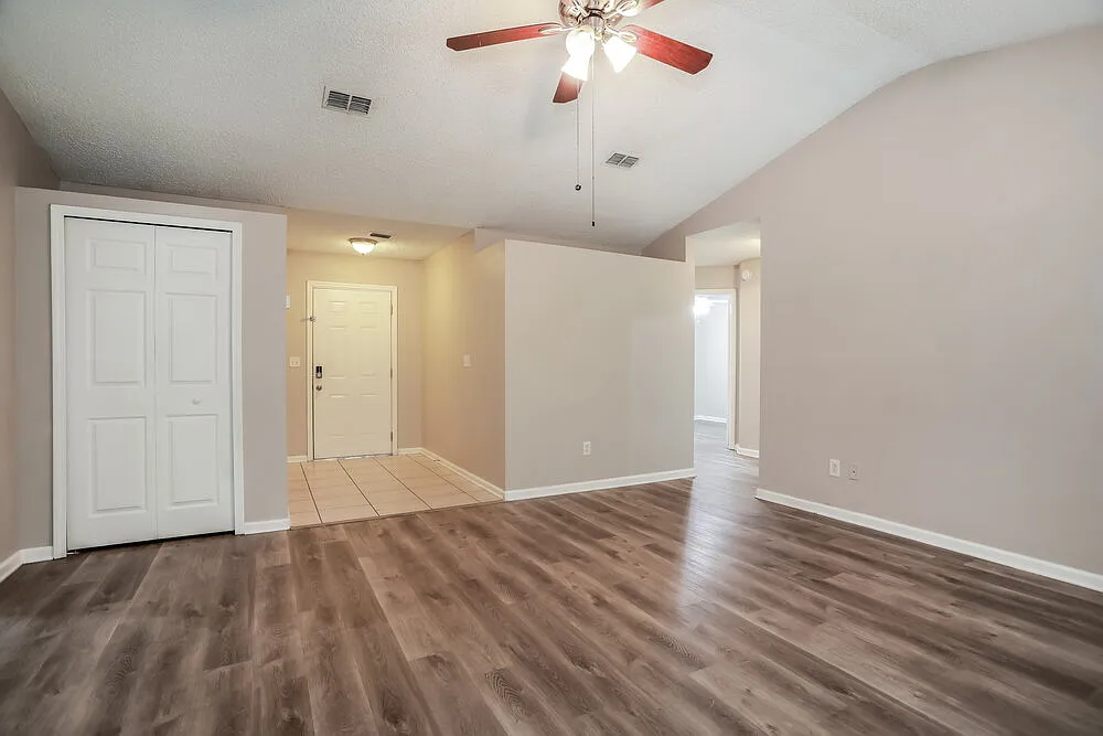 4 bed, 2.0 bath, 1420 sqft, $1,825 — Photo 4