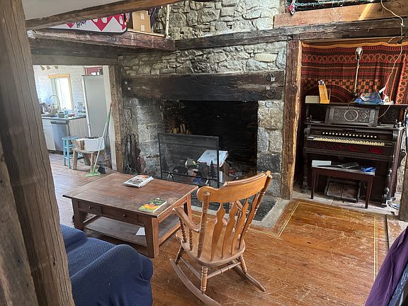5th image of 85 Hope Rd