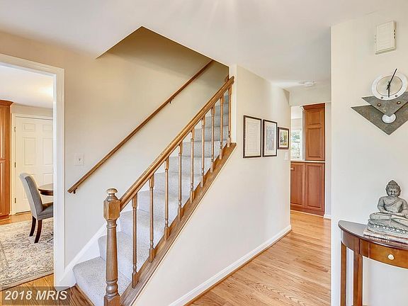 3rd image of 2 Royal Oak Ct