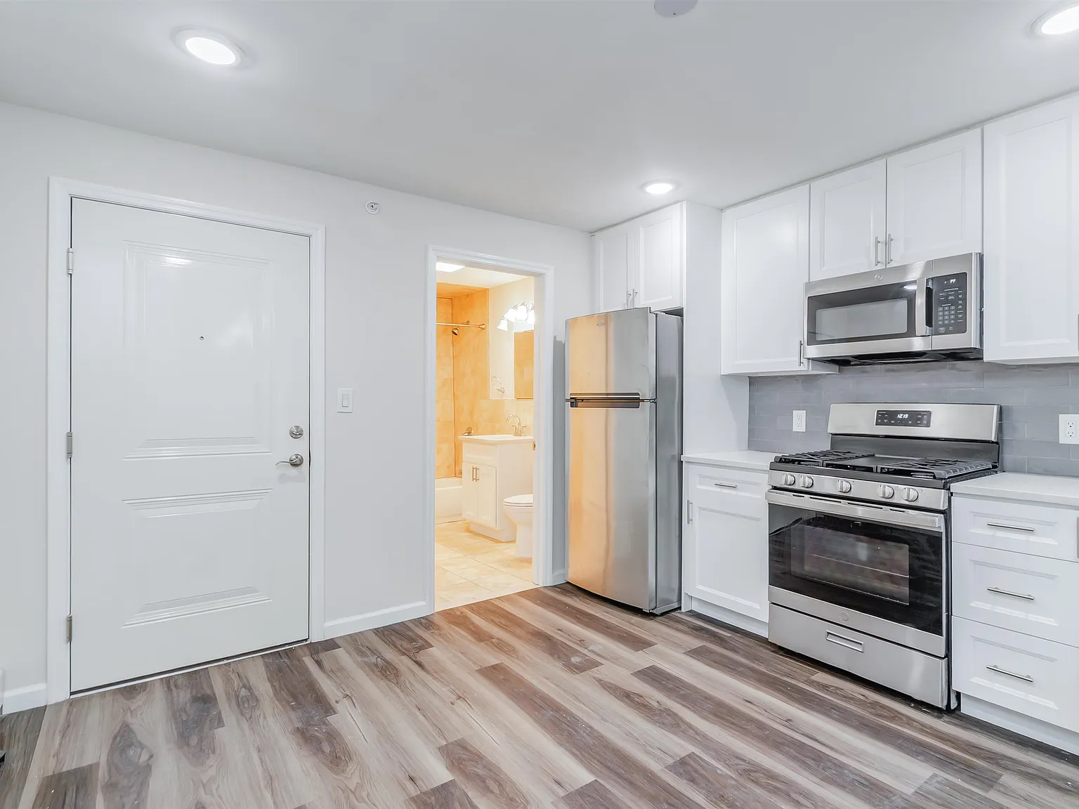 1 bed, 1.0 bath, $2,000 — Photo 3