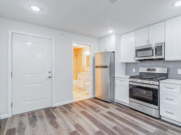 3rd image of 419 Broadway APT 3