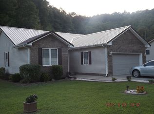 107 Stoney Brook Dr, Van Lear, KY 41265