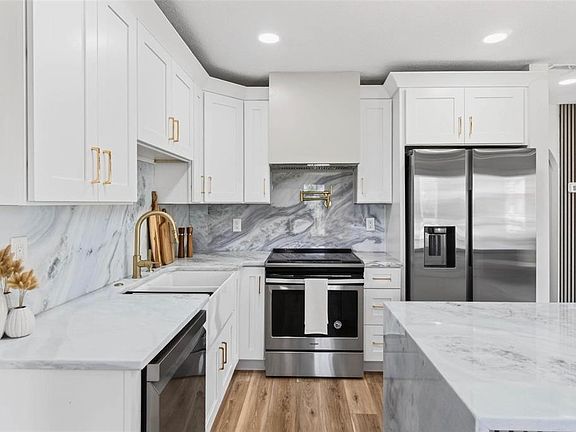 4th image of 203 DRIFTWOOD DRIVE W