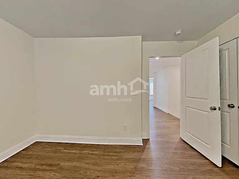124 Lindridge Dr — Photo 17