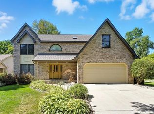 6121 Woodpark Dr, Midland, MI 48640