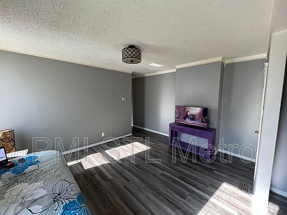 5th image of 3424 Winnebago St