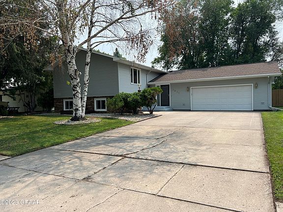 2nd image of 3231 Royal Dr