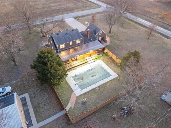 1700 Cedar Ridge Rd, Parsons, KS 67357