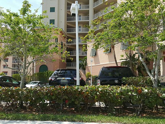 2nd image of 200 Estero Blvd