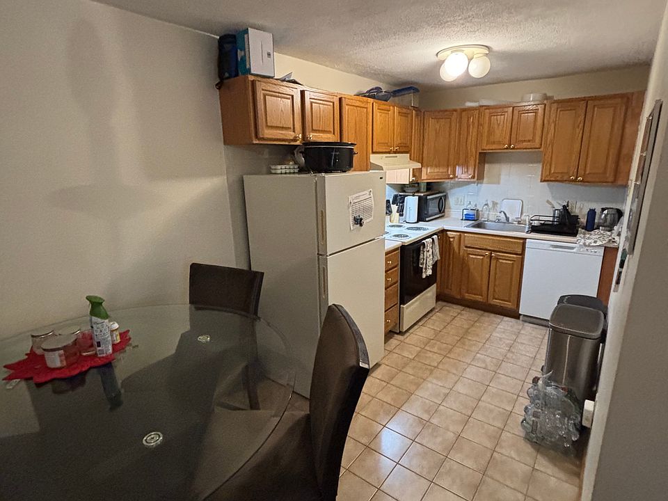1st image of 275 Grove St #7