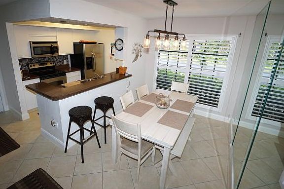 4th image of 91 Marco Villas Dr #6