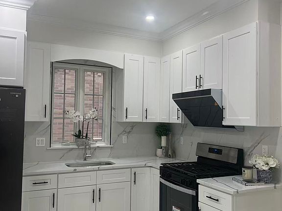 3rd image of 5712 162nd St #1