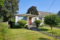 NE Madrona St-1006-002.jpg