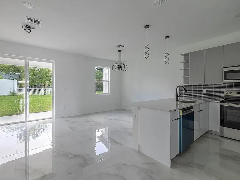2057 Barroso St — Photo 3