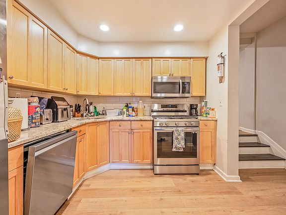 4th image of 272 Old River Rd #5