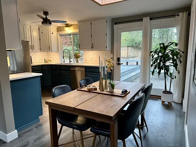 Dining space off of the kitchen.