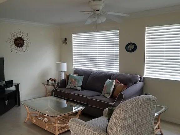 2nd image of 20 Palm Dr