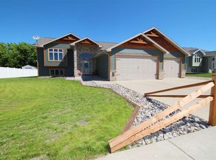 2412 4th Ave SW, Minot, ND 58701