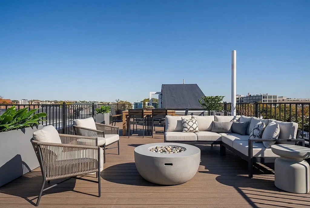 2 bed, 975 sqft, $4,200 — Photo 1