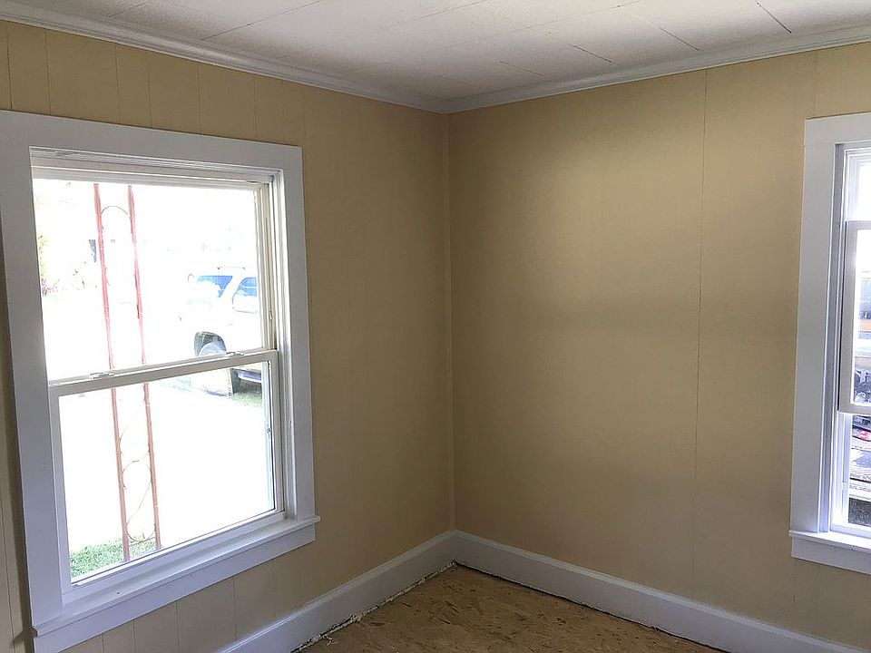2nd image of 515 W Main St