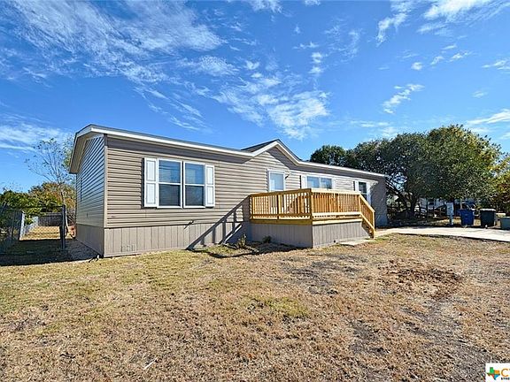 3rd image of 627 Sumner Cir