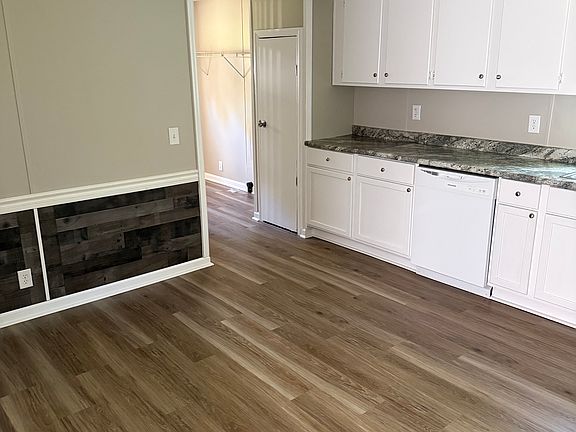 2nd image of 139 Mapleleaf Dr