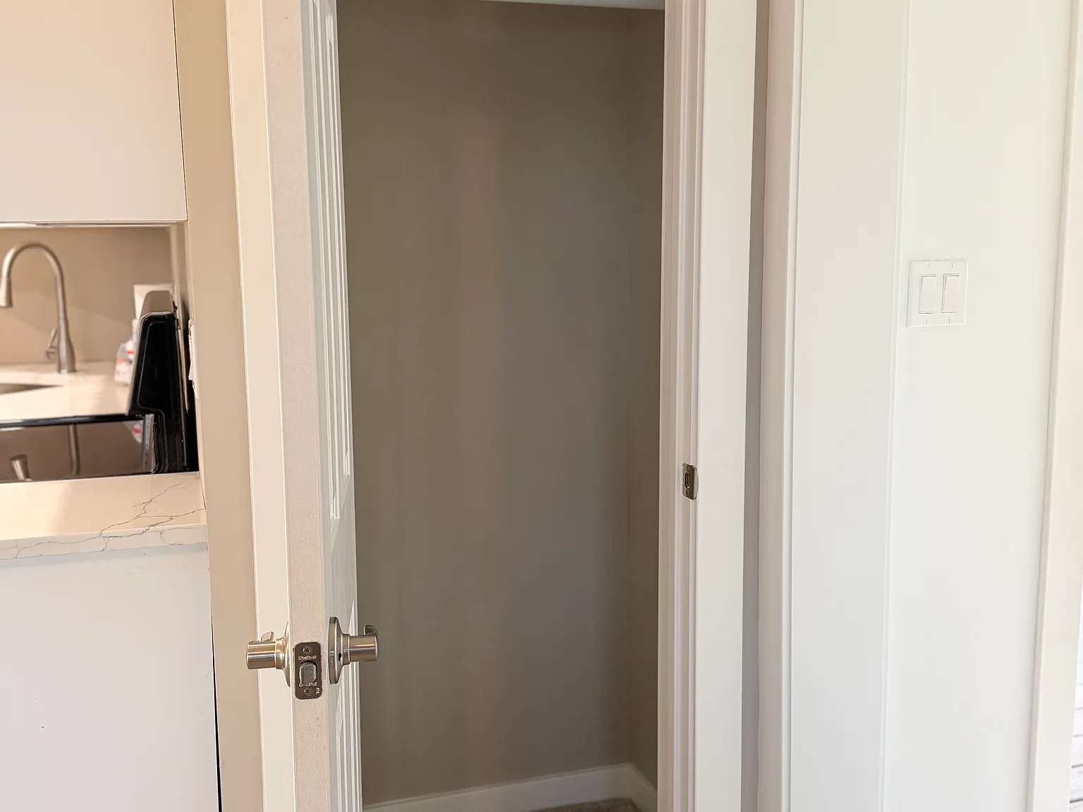 1 bed, 400 sqft, $2,500 — Photo 2