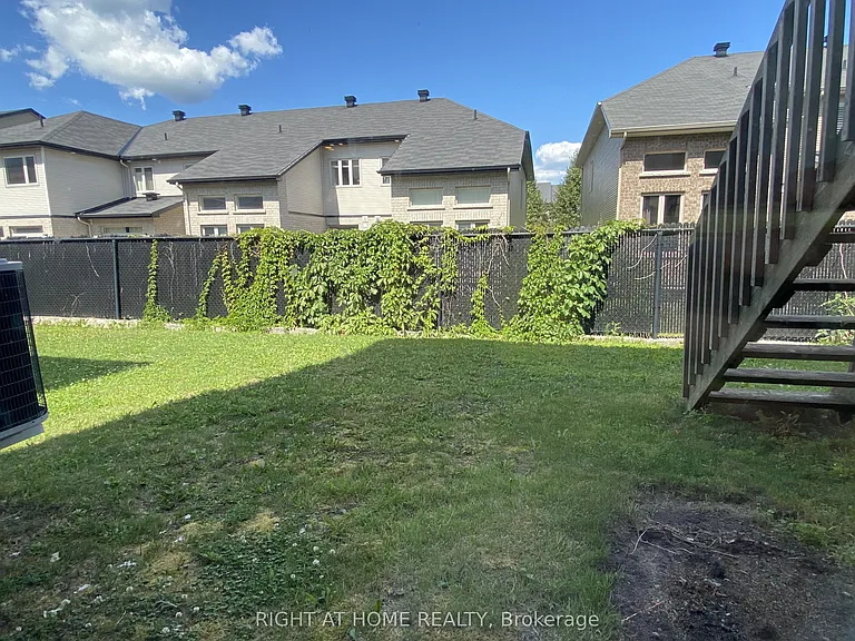 1119 Tischart Cres — Photo 30