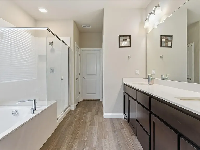 1012 Kensington Way — Photo 6