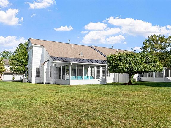4th image of 18 Hartland Way #18