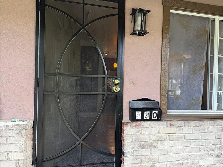 830 N Olive Ave — Photo 5