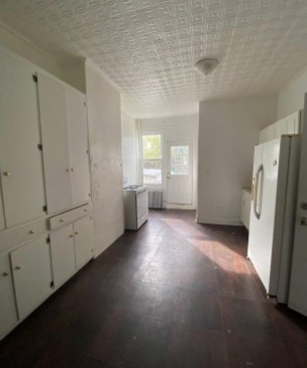2nd image of 1817 Himrod St APT 1R