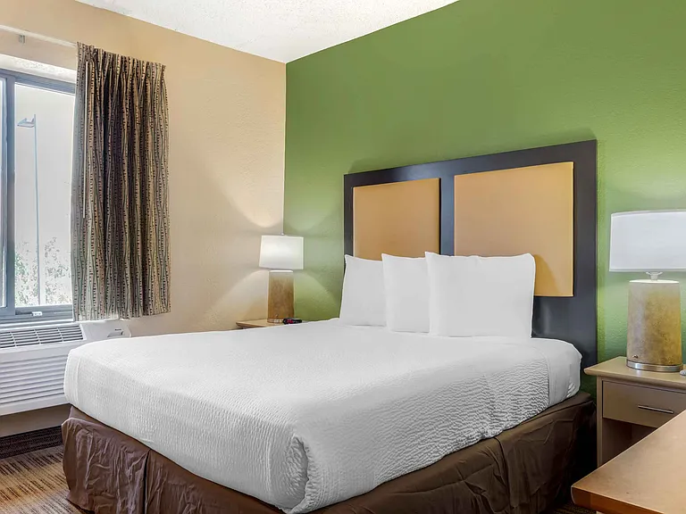 Studio Suite - 1 Queen Bed