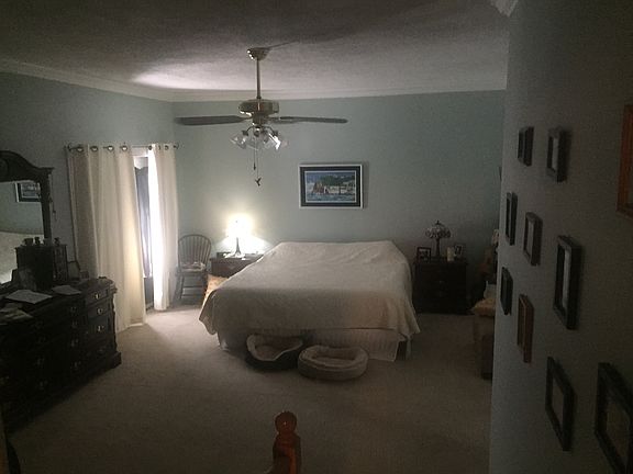 Master BR 22'x14' 9' Ceiling