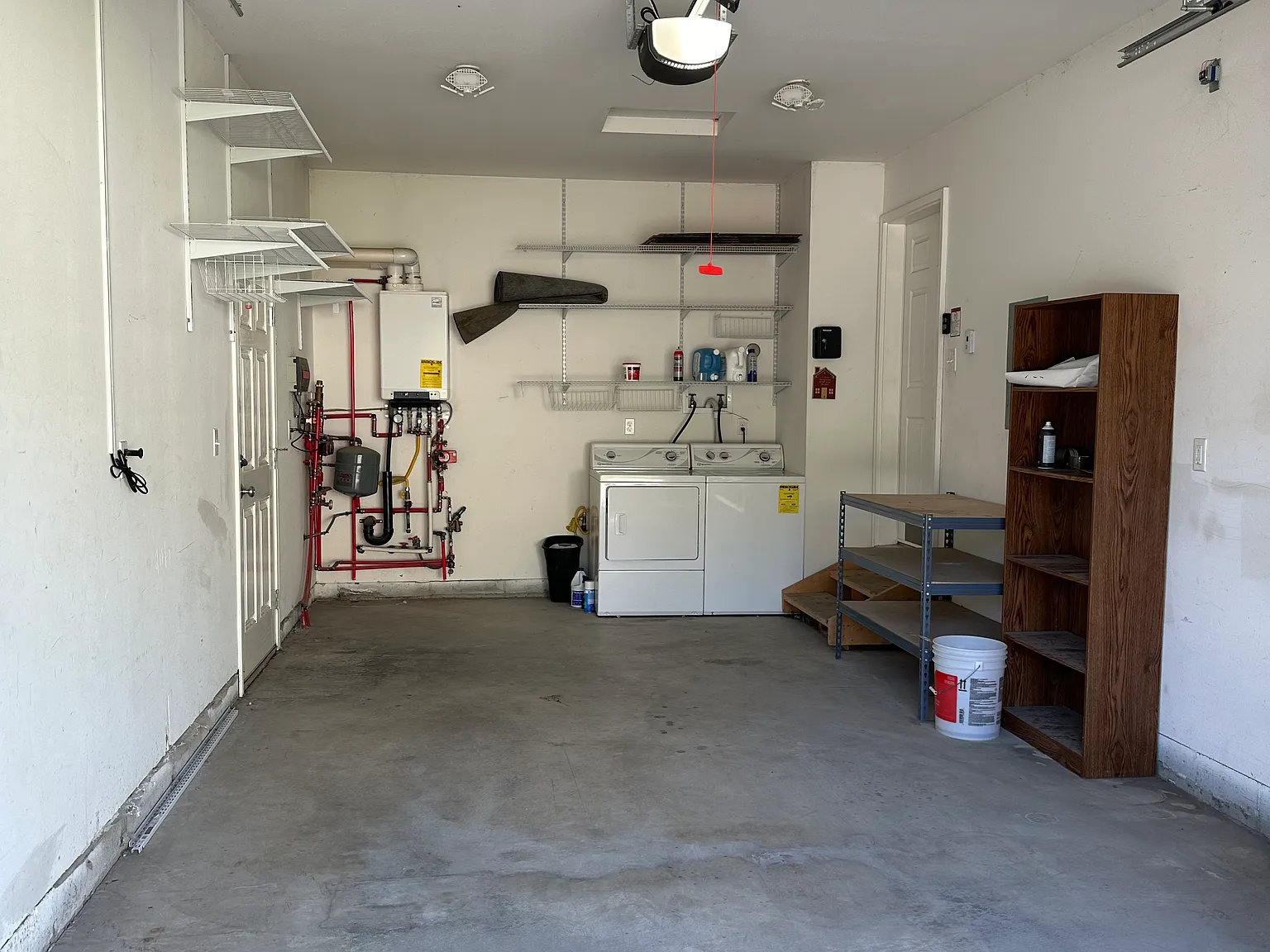 3 bed, 1.5 bath, 1200 sqft, $2,200 — Photo 2