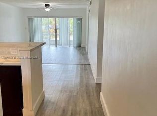 1540 NE 191st St APT 125, Miami, FL 33179