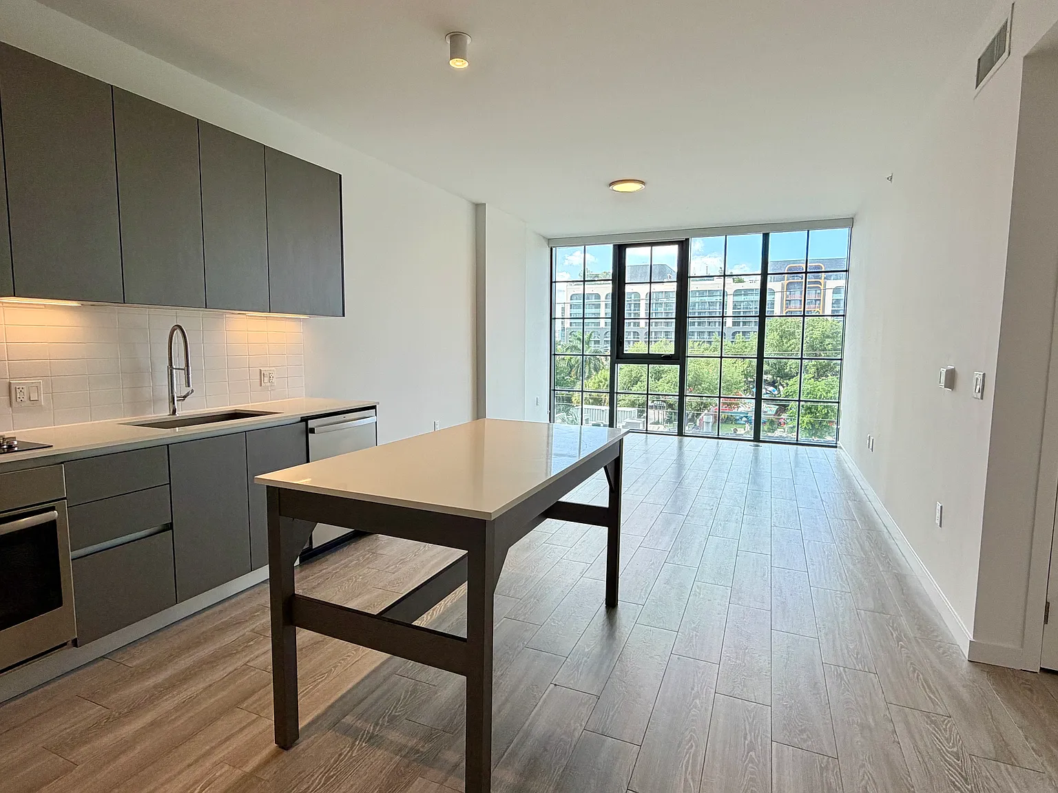 1 bed, 800 sqft, $2,325 — Photo 1