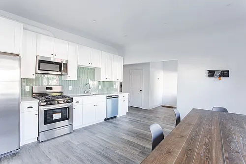 1158 W 37th St #5 Photo 1 1158 W 37th St #5 Photo 1