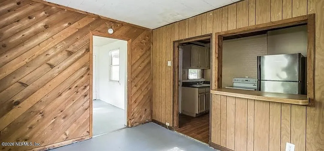 3 bed, 1.0 bath, 1101 sqft, $1,500 — Photo 2