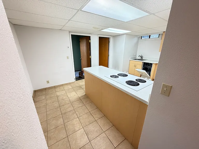 323 N Leroux St #C — Photo 10