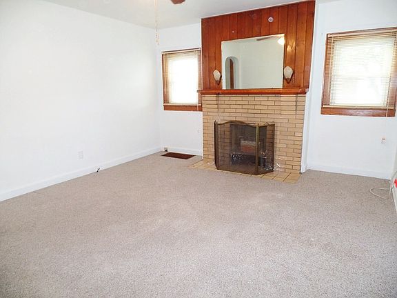 2nd image of 900 E 18th St