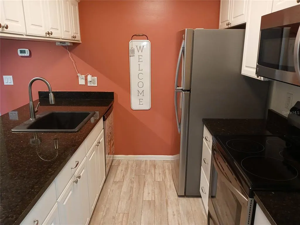 2 bed, 2.0 bath, 998 sqft, $1,595 — Photo 4