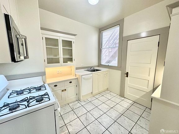 2nd image of 1405 Jackson St