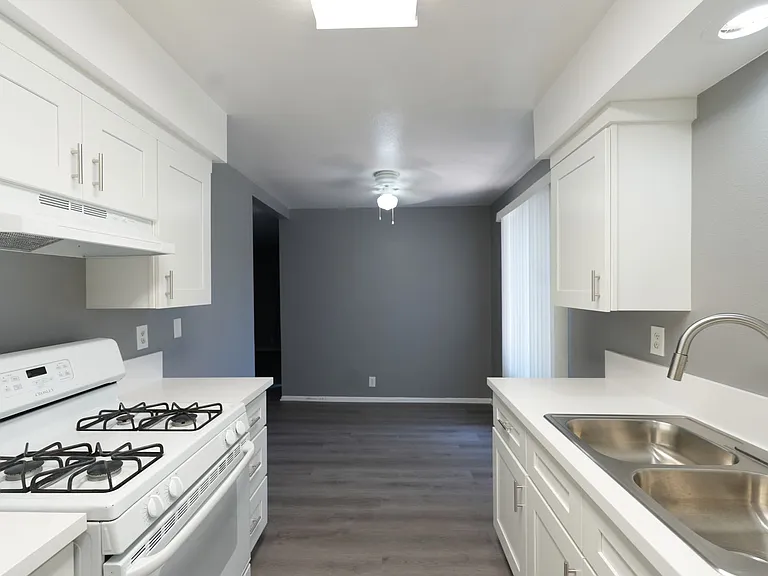 141 W Lambert Rd — Photo 11
