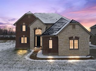 49916 Majestic Dr N, Macomb, MI 48044