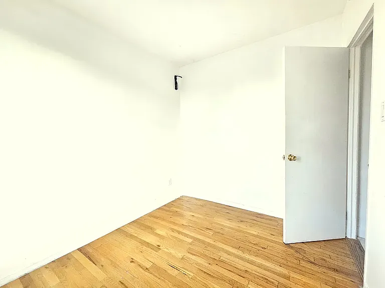 156 Grand St #20 — Photo 5